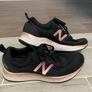 NewBalance women’s size 6.1/2 shoes in great condition